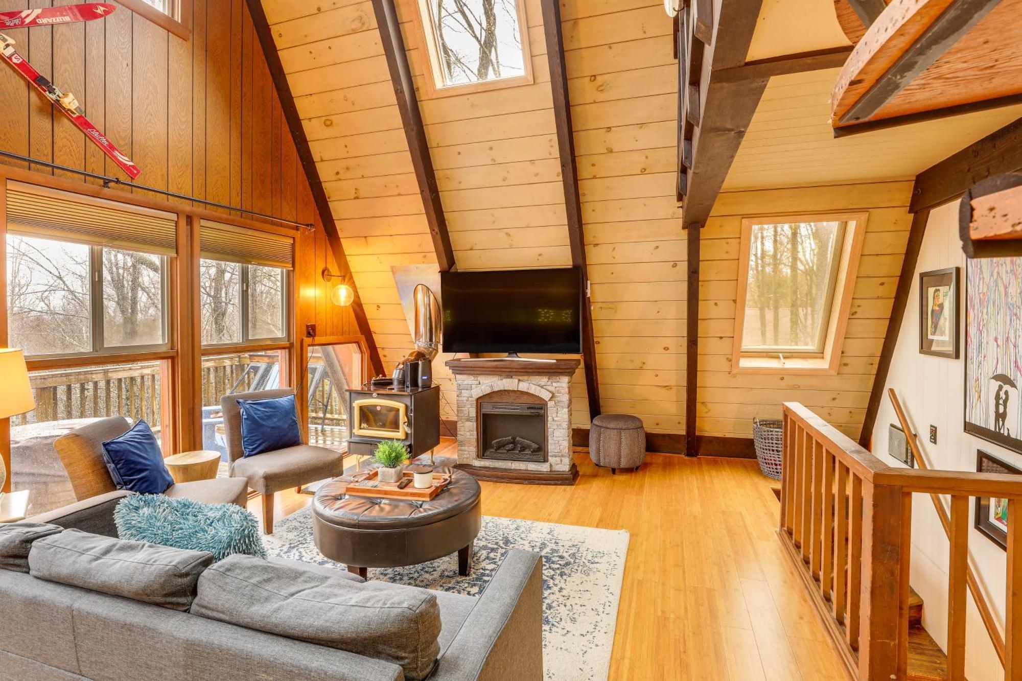 A-Frame Cabin With Hot Tub 1 Mi To Beech Mountain! Bagian luar foto