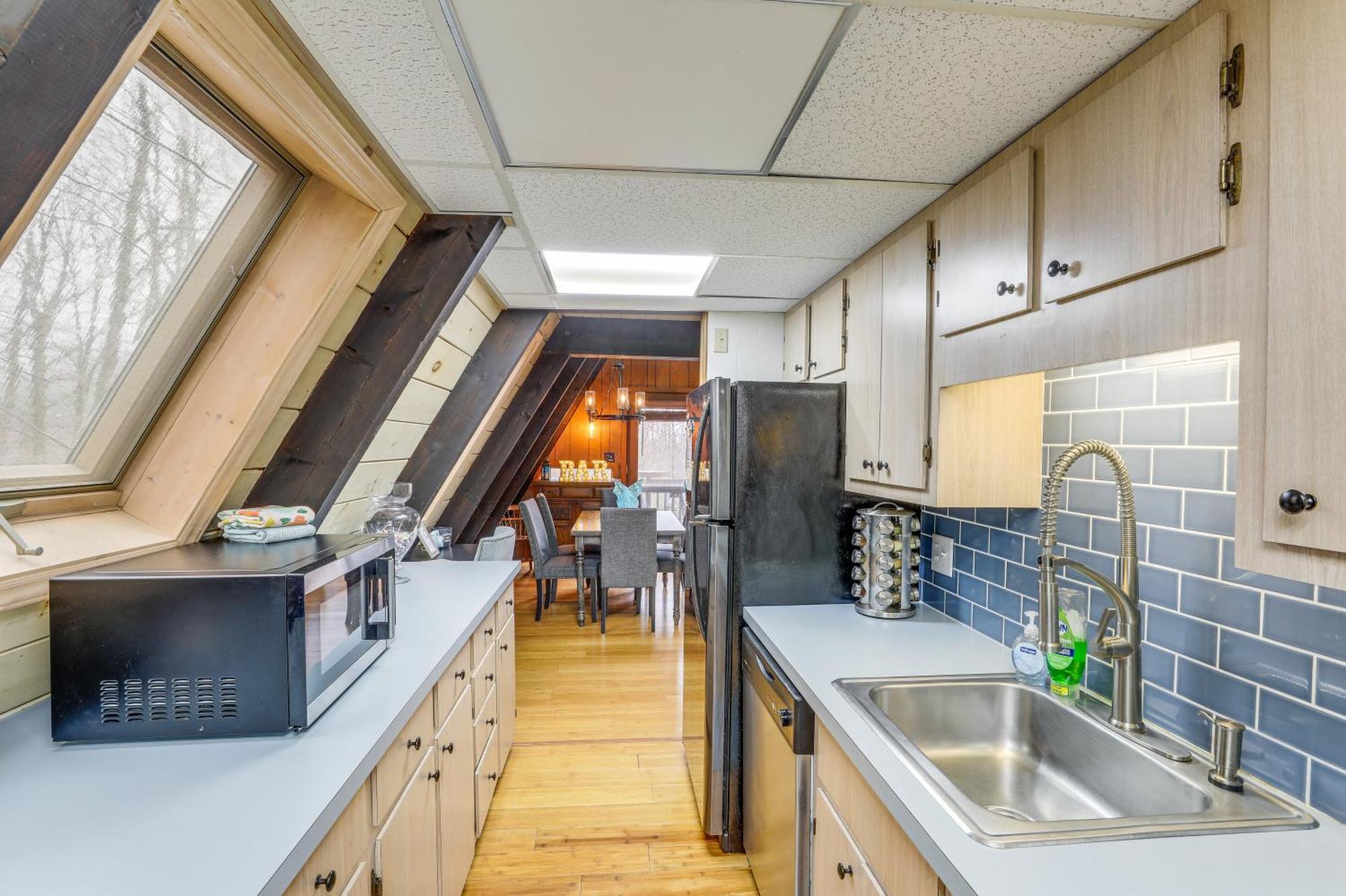 A-Frame Cabin With Hot Tub 1 Mi To Beech Mountain! Bagian luar foto