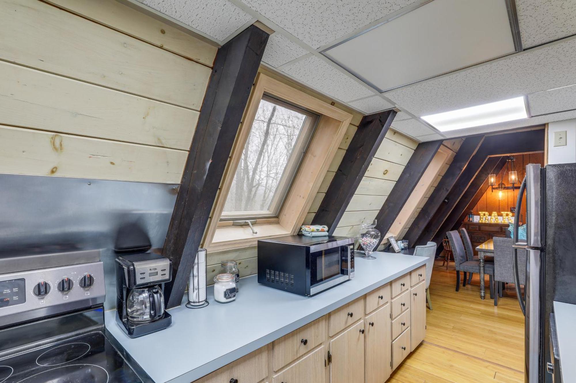A-Frame Cabin With Hot Tub 1 Mi To Beech Mountain! Bagian luar foto