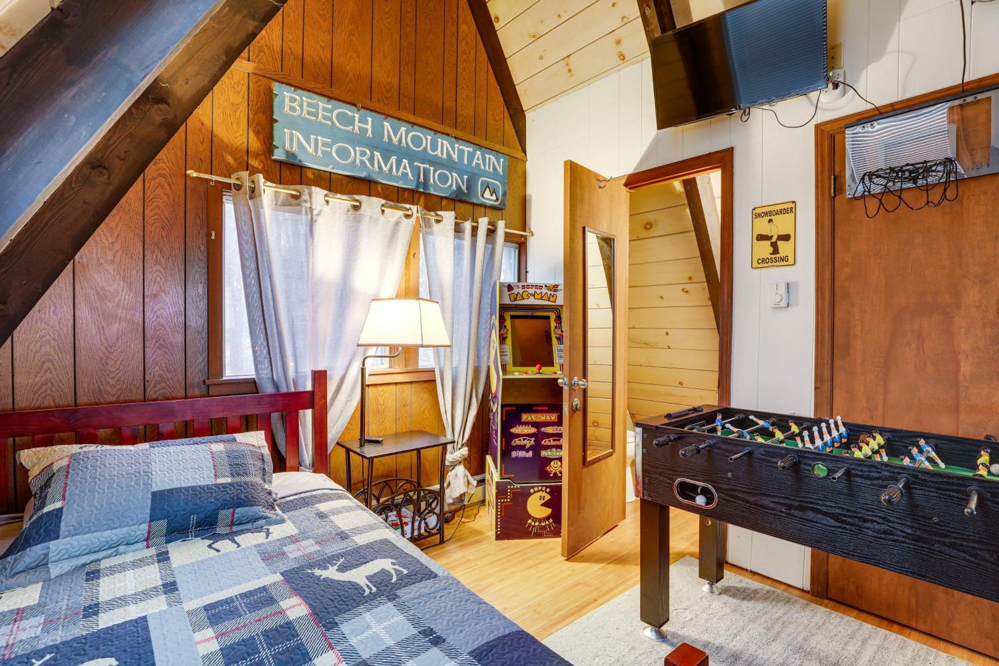 A-Frame Cabin With Hot Tub 1 Mi To Beech Mountain! Bagian luar foto