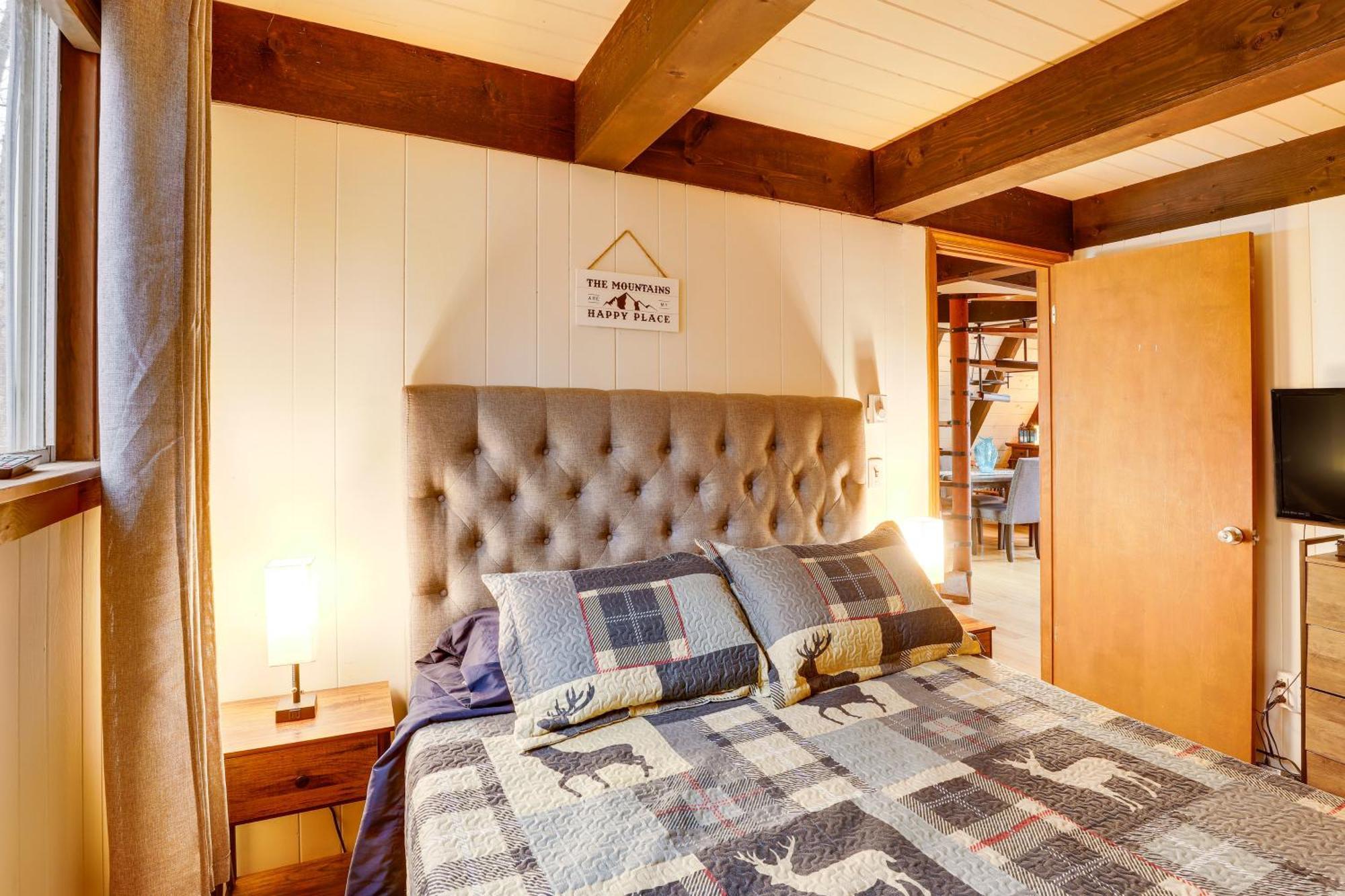 A-Frame Cabin With Hot Tub 1 Mi To Beech Mountain! Bagian luar foto
